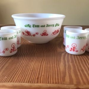 Vintage Tom and Jerry Hazel Atlas egg nog/punch bowl with 6 mugs.
